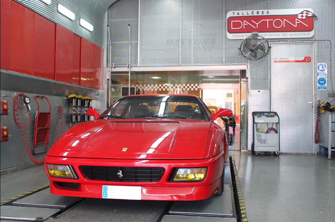 Ferrari 348 mantenimiento distribución revision embrague Cartagena Murcia