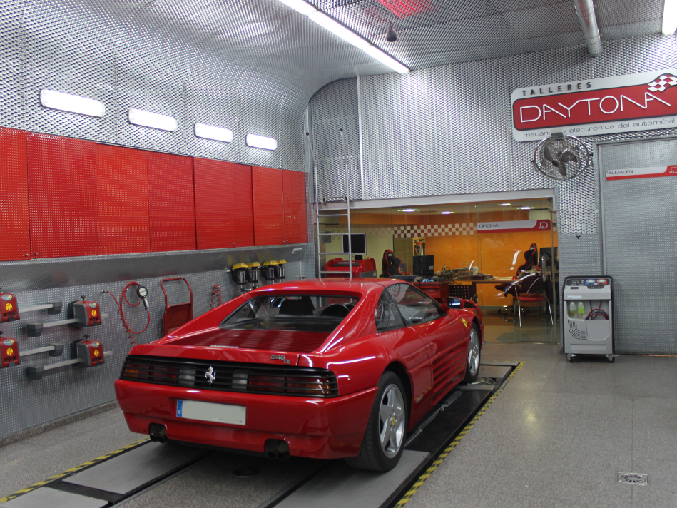 Ferrari 348 mantenimiento distribución revision embrague Cartagena Murcia