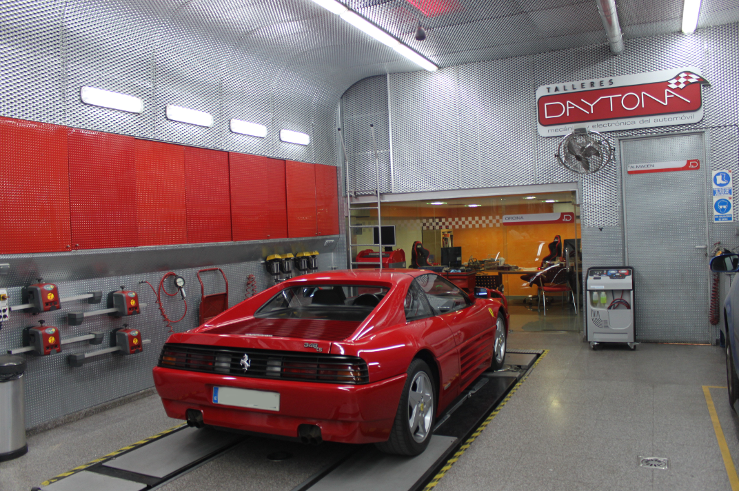 Ferrari 348 mantenimiento distribución revision embrague Cartagena Murcia